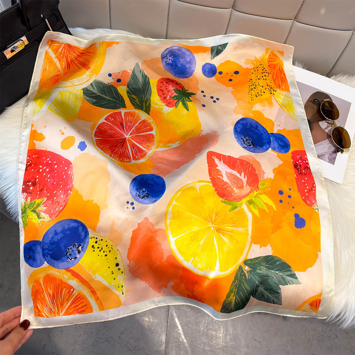 Modischer quadratischer Seiden – Face Scarf Mask Bewertung und Preis